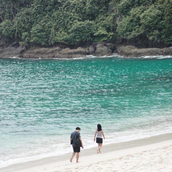 guide following client at teluk hijau