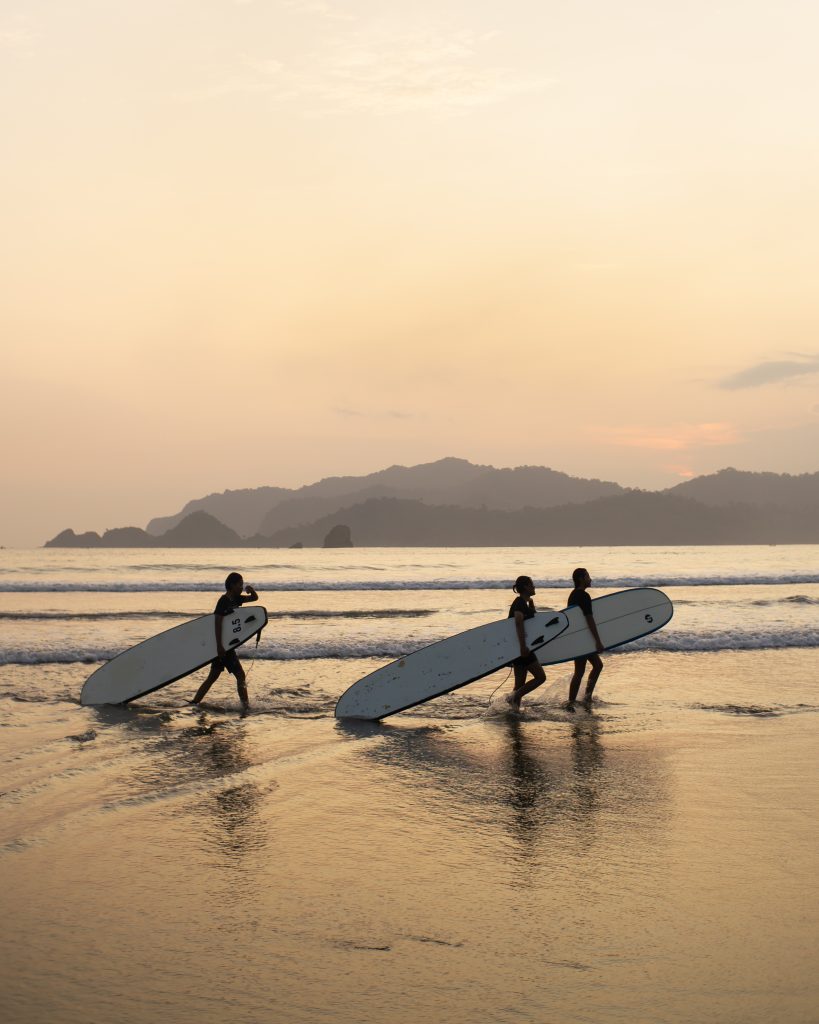 surfing di pulau merah
