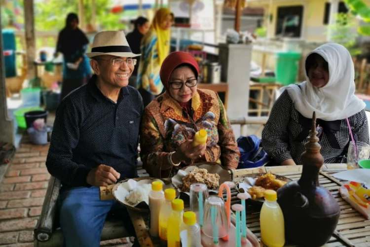 halaman-belakang-luas-dengan-gazebo hedon cafe