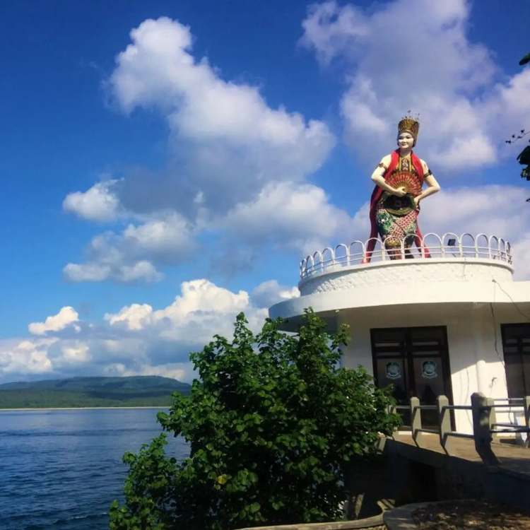 misteri-tangan-patung-yang-bergerak-sendiri 