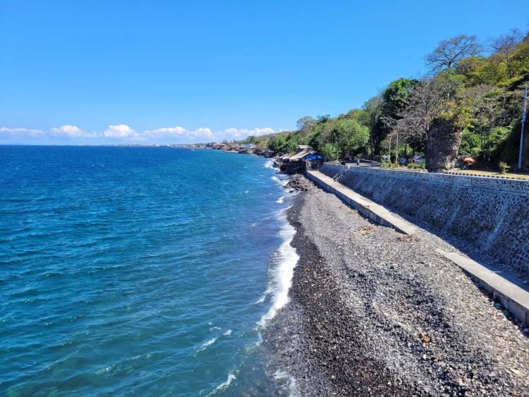 patung-dirasuki-jin-penunggu-pantai