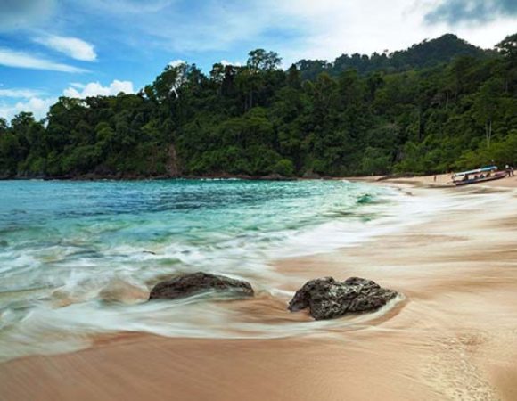 Pantai Teluk Hijau: Pantai di Ujung Selatan Banyuwangi