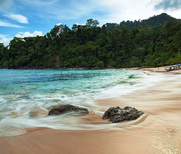 pantai teluk hijau