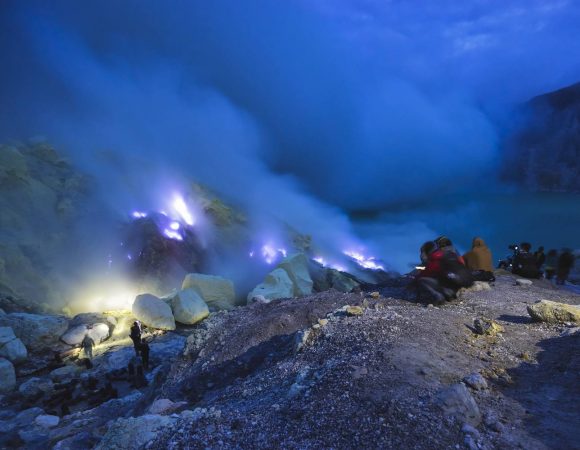 Blue Fire Kawah Ijen: Fakta dan Tips Melihat Blue Fire!