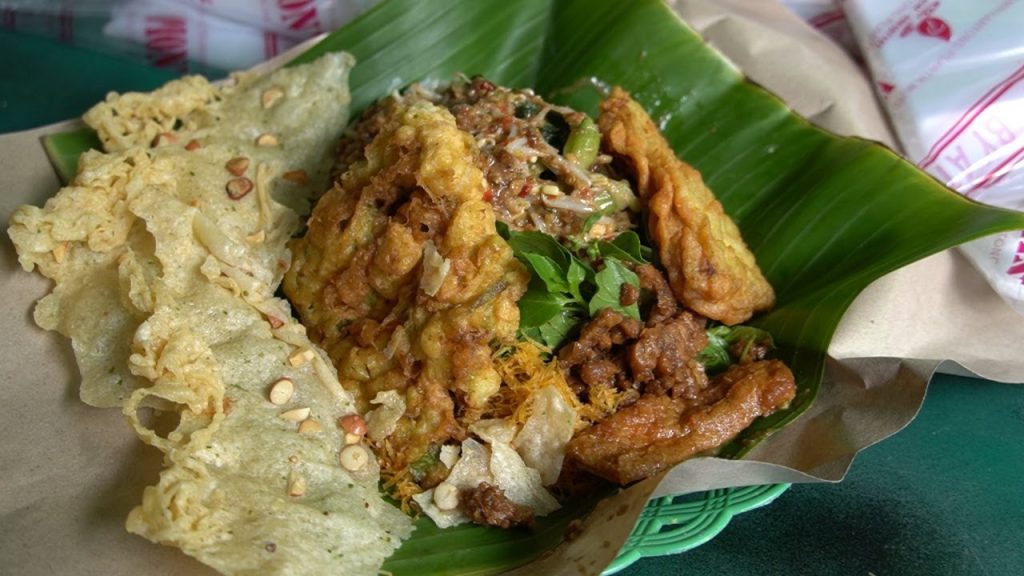 pecel pincuk bu tin