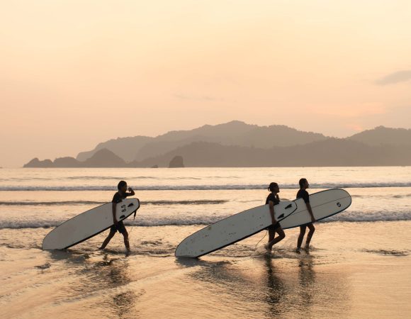 Apa Saja Kegiatan di Pantai: 14 Aktifitas Menarik ini Bisa Harus Kamu Coba !