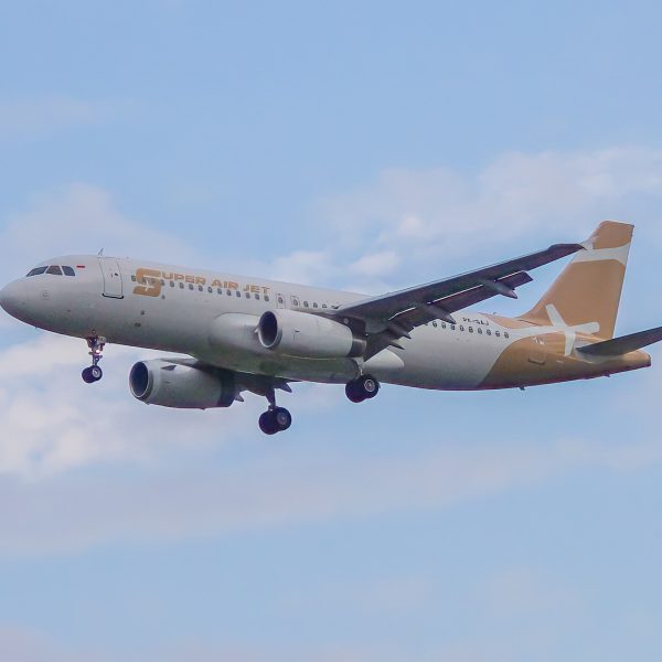 pesawat super air jet takeoff banyuwangi