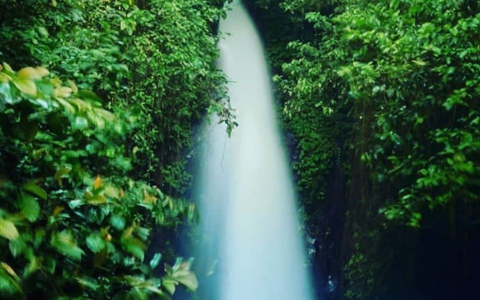 daya-tarik-air-terjun-telunjuk-raung