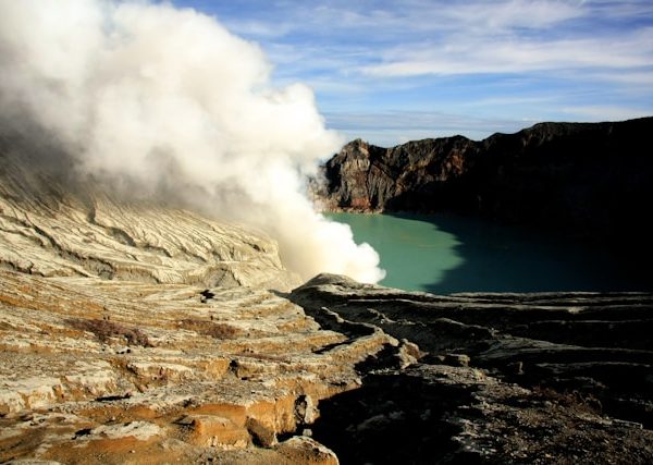 Perlengkapan Wajib Mendaki Kawah Ijen: Anti Kedinginan!