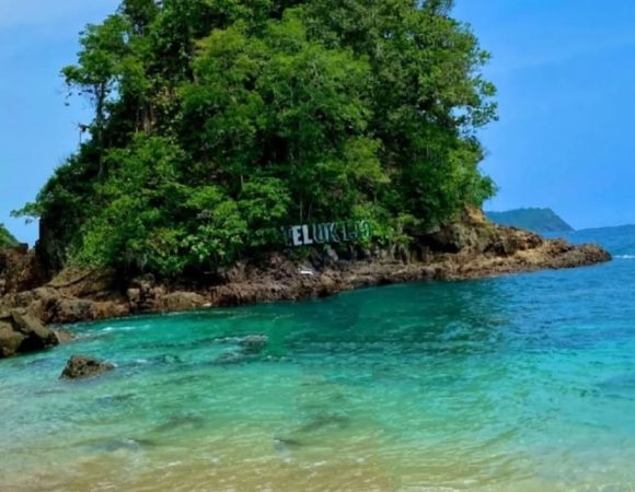 Pantai Teluk Hijau, Pesona Banyuwangi yang Tak Tertandingi