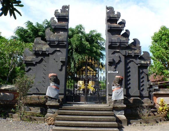 Pura Blambangan, Destinasi Wisata Spiritual di Banyuwangi