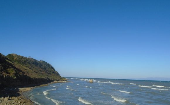 Tiket Masuk Pantai Teluk Hijau Banyuwangi & Lokasinya, Catat!