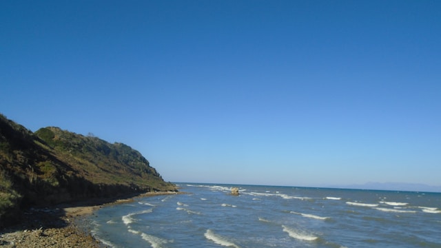 tiket-masuk-pantai-teluk-hijau-banyuwangi